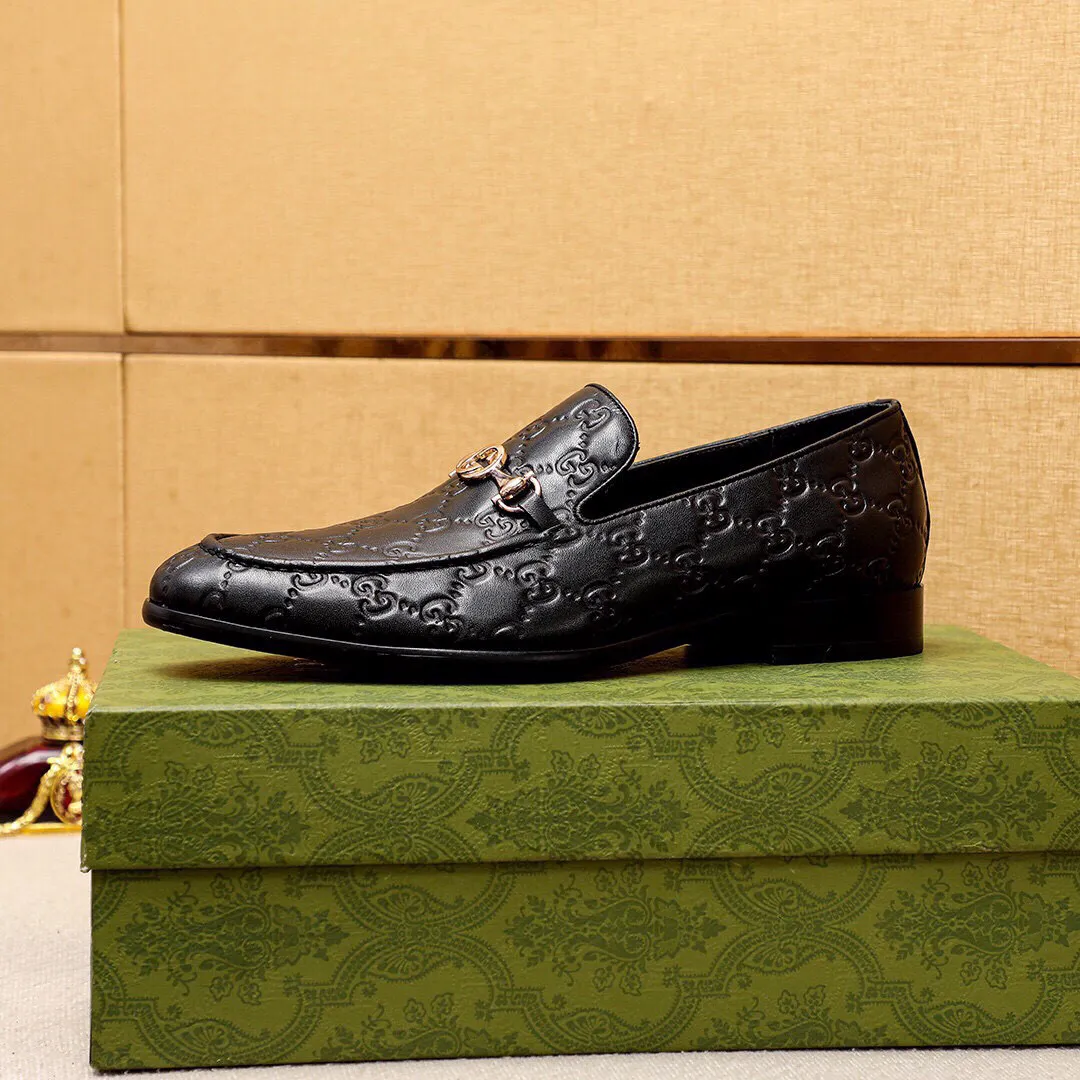 Men's shoes 💰520 💐 Product trademark: GUCCI "Gucci" casual leather shoes Regular size: 39-44 (38.45🉑️customized) Product materials: Selected imported first-layer calfskin embossed upper + luxury hardware buckle, imported water-dyed cow leather lining. Strong three-dimensional visual effect, original combination outsole Color: 3⃣️colors available
